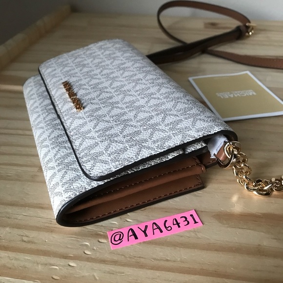 Michael Kors Purse🎈🎈 - Picture 4 of 11